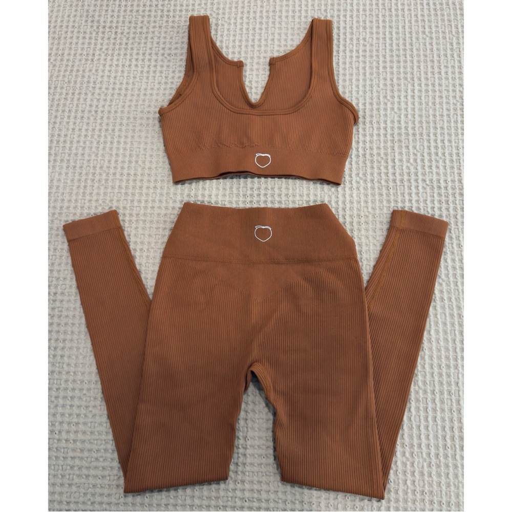 Peachy 🍑 Bunz Ribbed Camel Seamless Sports Bra and Leggings Set